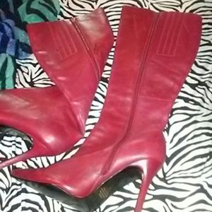 Venus size 7.5 heeled boots